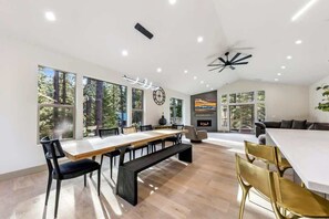 Dining - Gardner Mountain Lodge: New, Forest Land, High-end (South Lake Tahoe)