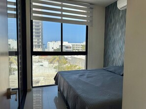 Työpöytä, silitysrauta/-lauta, Wi-Fi, vuodevaatteet