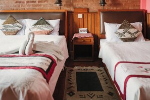 In-room safe, desk, laptop workspace, free WiFi - New Shiva Guest House (Bhaktapur)