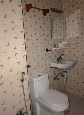 Comfort Twin Room | Bathroom | Shower, free toiletries, hair dryer, slippers - New Shiva Guest House (Bhaktapur)