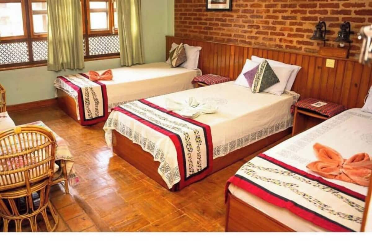 Standard Triple Room, Courtyard View | In-room safe, free WiFi