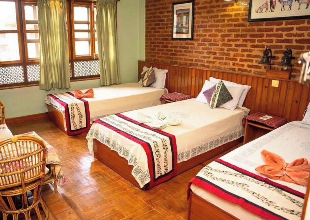 Chambre Triple Standard, vue cour intérieure