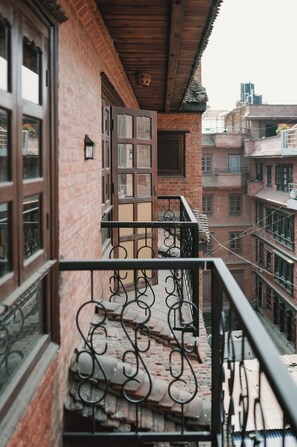 In-room safe, desk, laptop workspace, free WiFi - New Shiva Guest House (Bhaktapur)