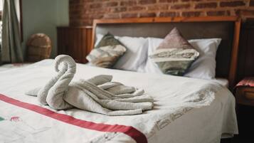 Comfort Double Room | In-room safe, desk, laptop workspace, free WiFi