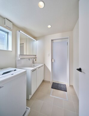 Interior - You can relax! EntireHouse｜Max 8 people｜Family/Group welcome｜Direct access to Disneyland and Narita Airport｜Tokyo Sky Tree, Ueno, Akihabara, Asakusa (edogawaku minamikoiwa)