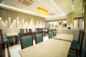 Dining - Hotel Shri Vinayak (Varanasi)