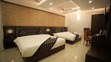 Minibar, free WiFi, bed sheets
