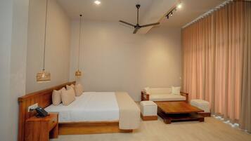 Suite Deluxe, balcón, vista a la ciudad | Escritorio, espacio para trabajar con laptop y wifi gratis