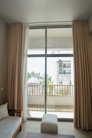 Deluxe Suite, Balcony, City View | Desk, laptop workspace, free WiFi - Emerald Resort Hikkaduwa (Hikkaduwa)