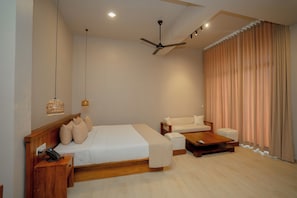 Suite Deluxe, balcón, vista a la ciudad | Escritorio, espacio para trabajar con laptop y wifi gratis