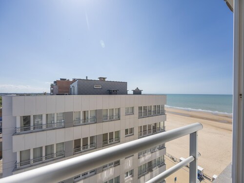 Modern studio on the 8th floor near the sea