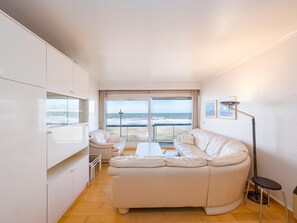 TV - Studio with sea view and parking space (Middelkerke)