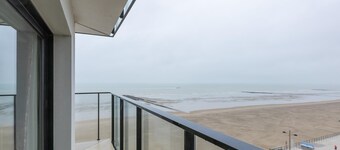 Corner studio with stunning sea views