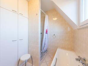 Shower - Quiet villa within walking distance of beach (Koksijde)