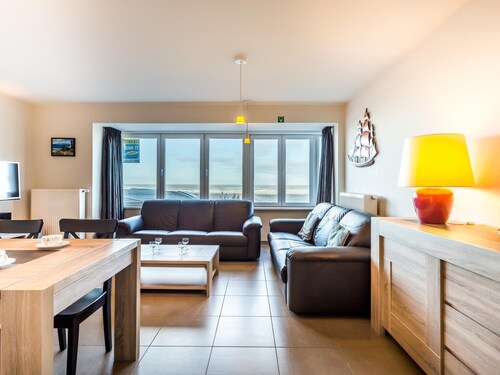 Lovely family flat with sea views
