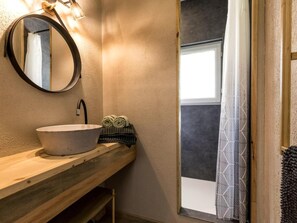 Shower - Luxury house with indoor pool & cinema (Hontanx)