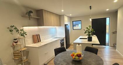 Charming 3 Bedroom Home in Upper Hutt, Perfect for Families and Groups