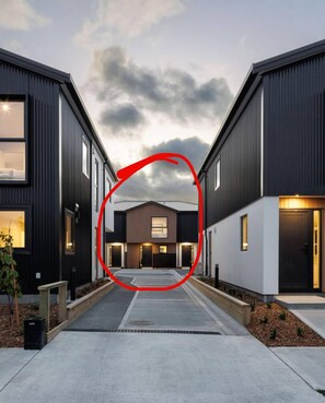 House, 3 Bedrooms | Exterior - Charming 3 Bedroom Home in Upper Hutt, Perfect for Families and Groups (Upper Hutt)