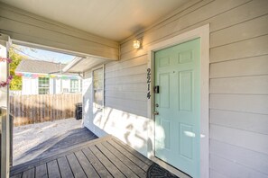 Exterior detail - Clean Comfortable Houston Stay Family+WorkFriendly (Houston)