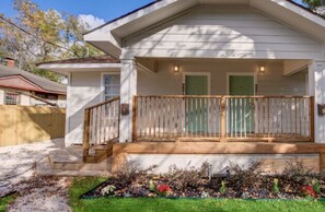 Exterior - Clean Comfortable Houston Stay Family+WorkFriendly (Houston)