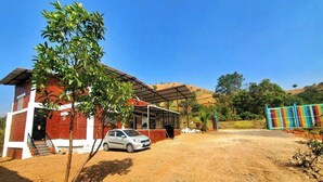 Front of property - Hotel Sarnobat Eagle Nest   (Pune)