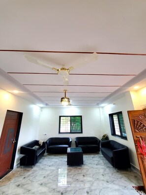 Reception - Hotel Sarnobat Eagle Nest (Pabe)