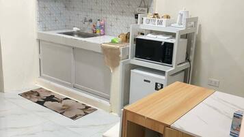 Fridge, microwave, stovetop, coffee/tea maker