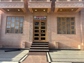 Front of property - Hotel Santosh Heritage (Pushkar)