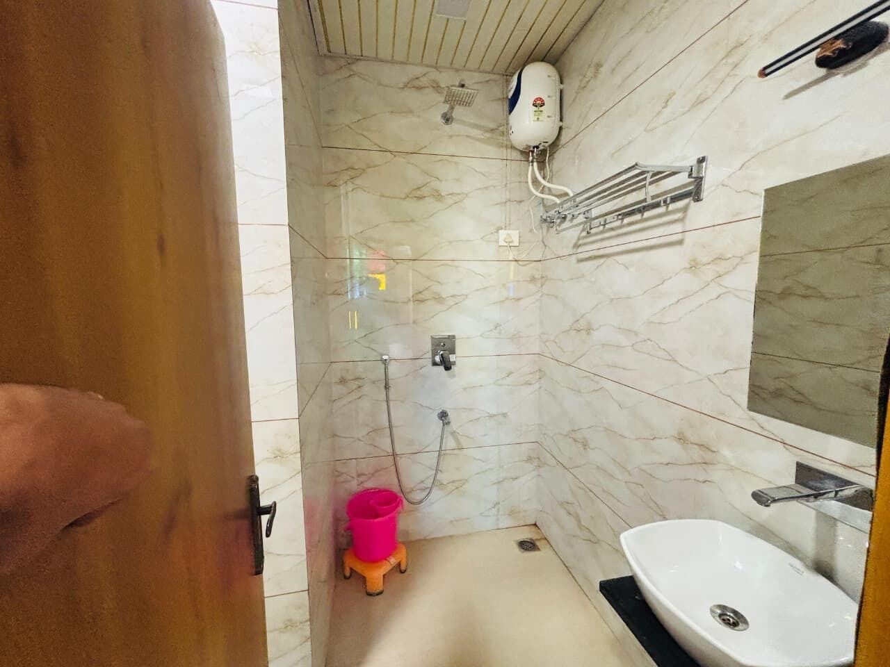 Shower, towels, soap, shampoo