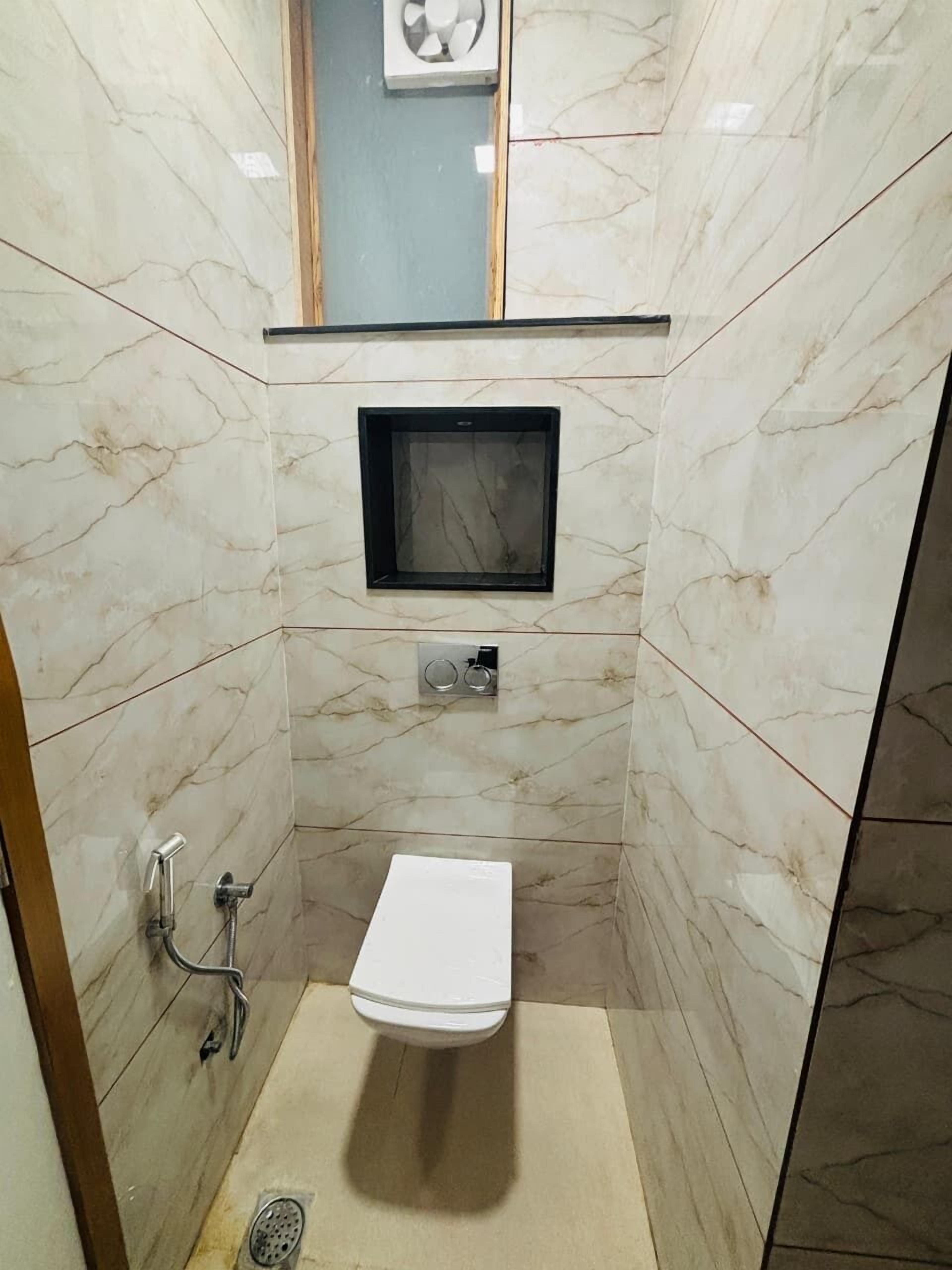 Shower, towels, soap, shampoo