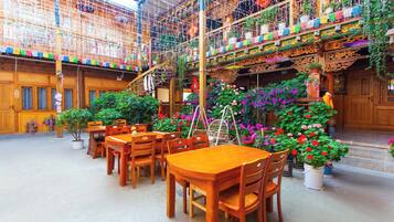Khu ẩm thực ngoài trời