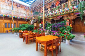Khu ẩm thực ngoài trời