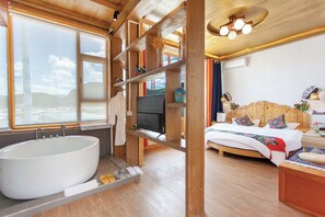 Romantic Double Room, Hill View | Jetted bathtub - The Peak Living (Deqin)