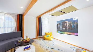 Traditional Suite, Garden View | Living room | LCD TV