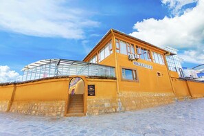 Exterior - The Peak Living (Shangri-La)