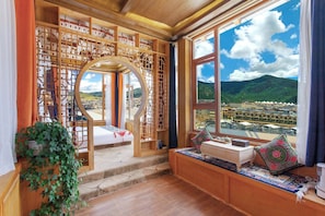 Quarto casal superior, vista para o pátio | Vista do quarto