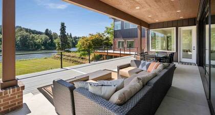 Pacific Northwest Luxury with 270° River Views, Hot Tub, Billiards, Shuffleboard, Karaoke, BBQ