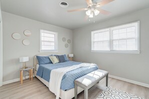 3 bedrooms, free WiFi, bed sheets - 5 min drive to Covenant Medical Center (Lubbock)