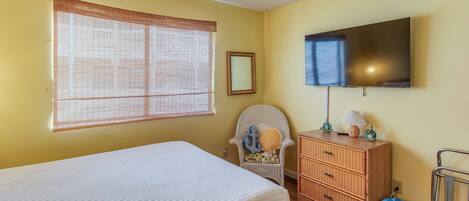 3 bedrooms, iron/ironing board, travel cot, Internet