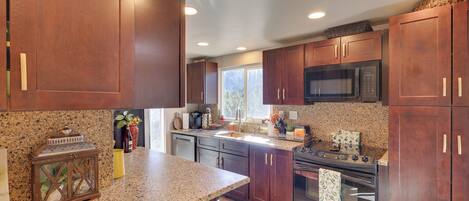 Frigorífic, microones, placa de cuina i rentaplats