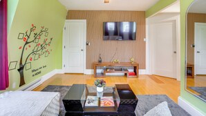 Room - Apt in Historic Lynn Neighborhood: 5 Mi to Salem! (Lynn)