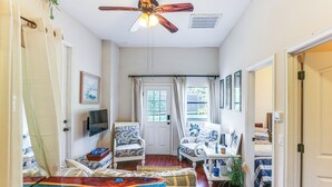 Living area - Canal-Front Retreat w/ Hot Tub & Dock in Tavares (Tavares)