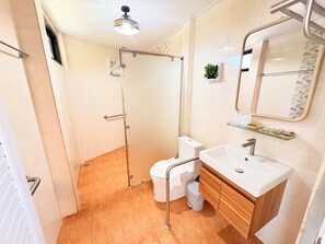 Baan Bai Mhee 5 | Bathroom - Chewavethee Herb Wellness Stay (Phu Phiang)