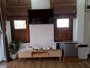 Minibar, desk, free WiFi, bed sheets - Chewavethee Herb Wellness Stay (Phu Phiang)
