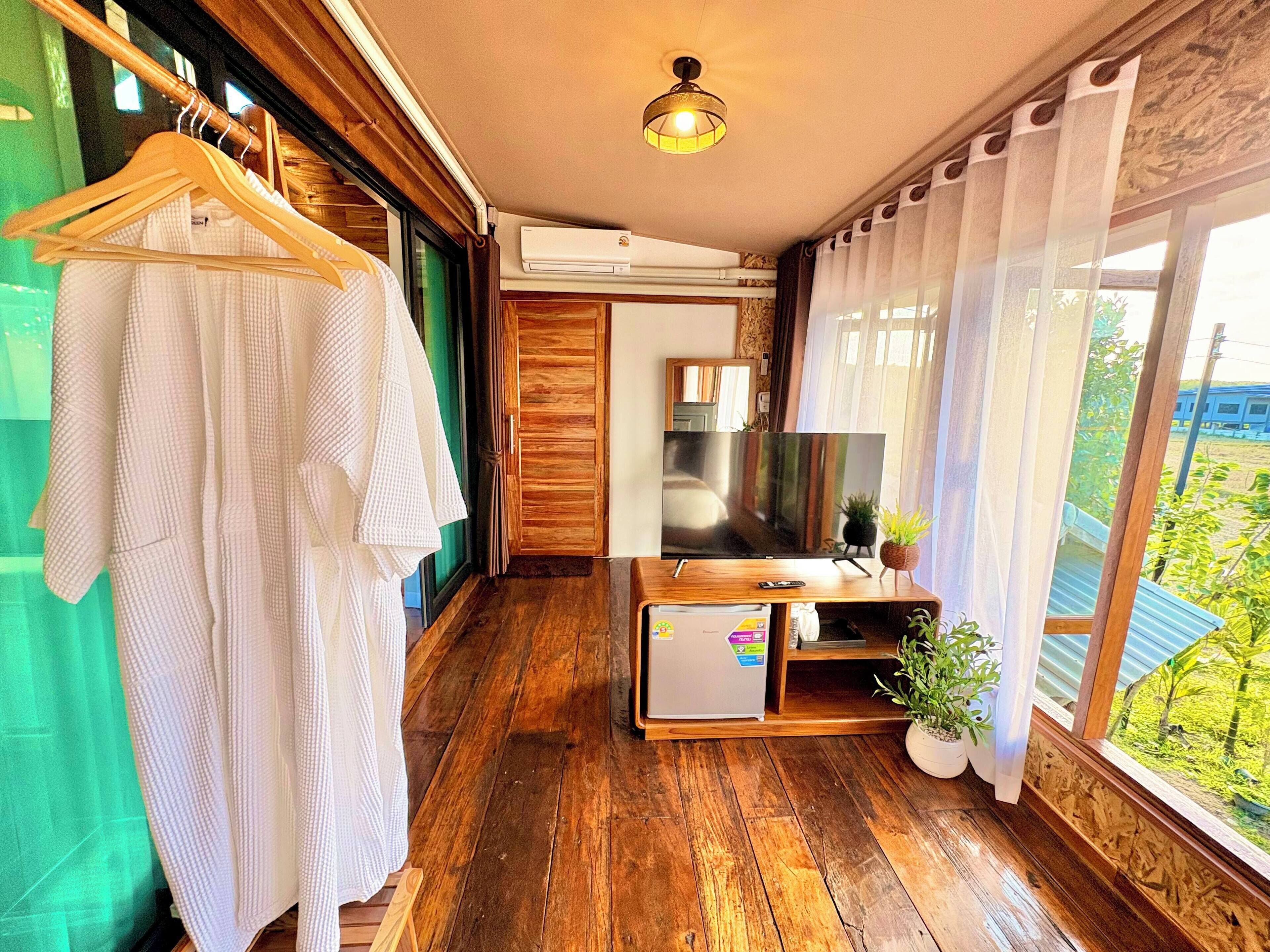 Minibar, desk, free WiFi, bed sheets