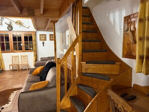 Smart TV, fireplace, DVD player, table tennis - Infinitely mountainous atmosphere, ski in/ski out chalet in Arêches Beaufort (Beaufort)
