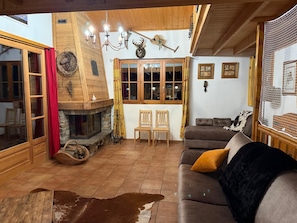 Smart TV, fireplace, DVD player, ping pong