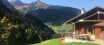 Infinitely mountainous atmosphere, ski in/ski out chalet in Arêches Beaufort