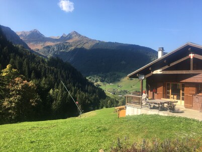 Infinitely mountainous atmosphere, ski in/ski out chalet in Arêches Beaufort