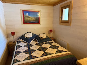 Desk, iron/ironing board, travel cot, free WiFi